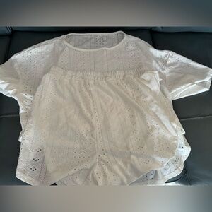 NWOT Cute white crop top & shorts duo!
Perfect for the beach